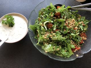 Salat med gresk dressing